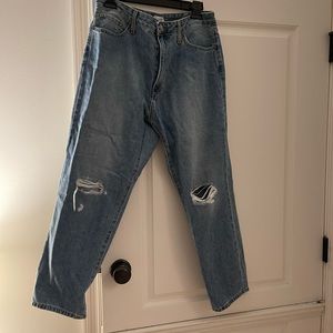 Mom style jeans size 31. From pink Lilly boutique online